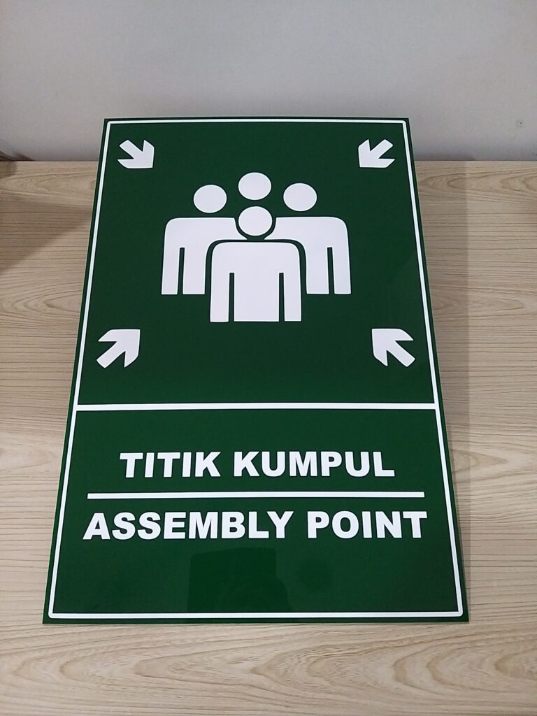 Sign Titik Kumpul Berbahan Akrilik: Solusi Terbaik untuk Keamanan dan Estetika