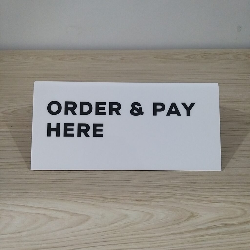 Sign Board Akrilik “Order & Pay Here”: Solusi Modern untuk Kemudahan Pelanggan