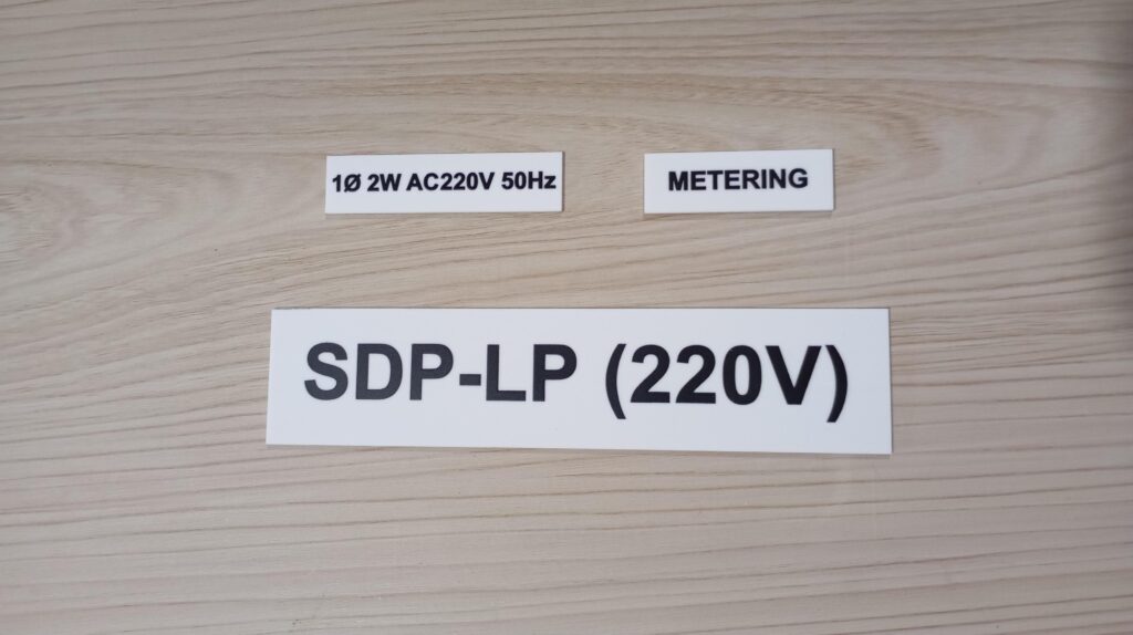 Panel Akrilik Custom untuk Label, Identifikasi, dan Petunjuk