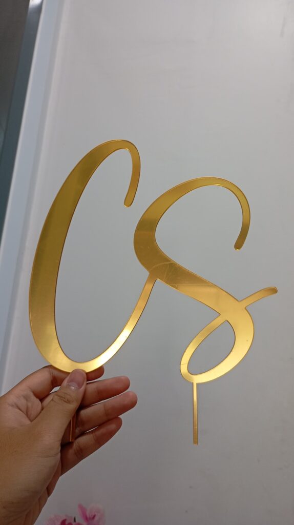 Topper Cake Akrilik: Sentuhan Elegan untuk Dekorasi Kue