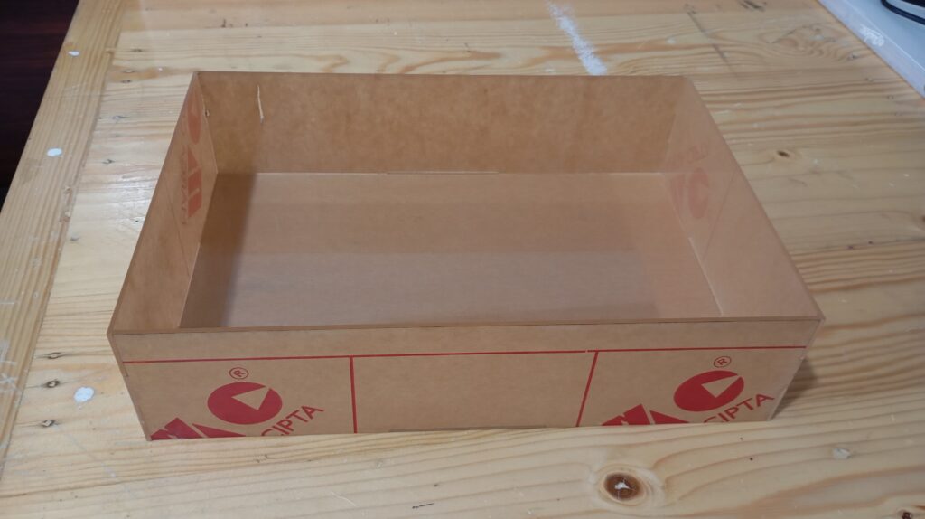 Box Akrilik Tanpa Tutup (Model Aquarium): Solusi Fungsional dan Estetis