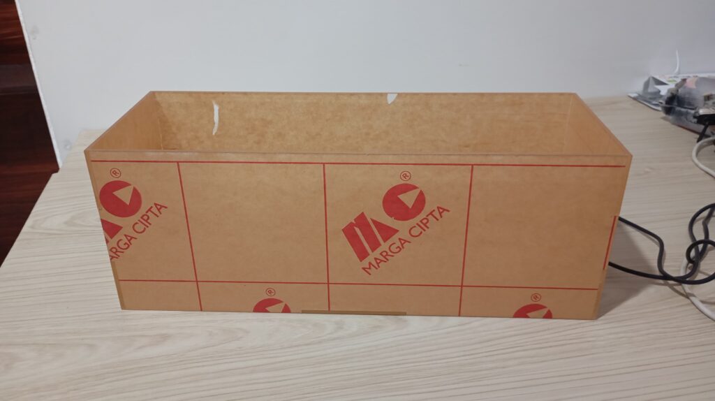 Box Akrilik Tanpa Tutup: Solusi Serbaguna untuk Berbagai Kebutuhan