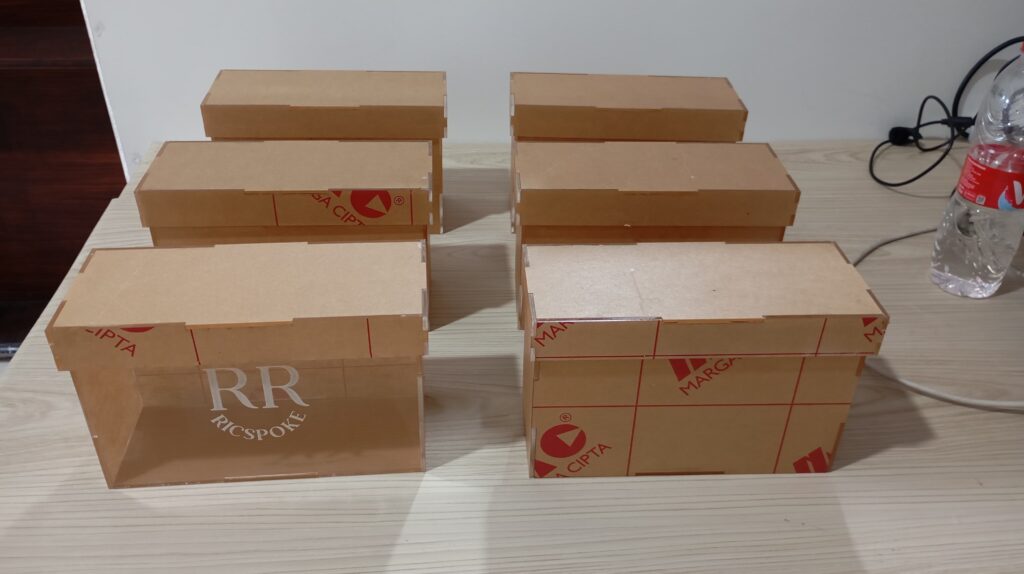 Kotak Akrilik Custom: Solusi Serbaguna yang Fungsional & Estetik untuk Berbagai Kebutuhan