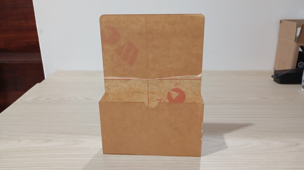 Tempat Brosur Akrilik: Solusi Elegan dan Fungsional untuk Menata Informasi