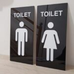 Tanda Toilet Akrilik dari Raftech – Bisa Custom Sesuai Keinginan Anda!