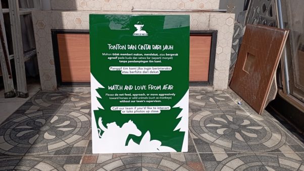 Akrilik Stand Custom Raftech untuk Display Tampil Elegan