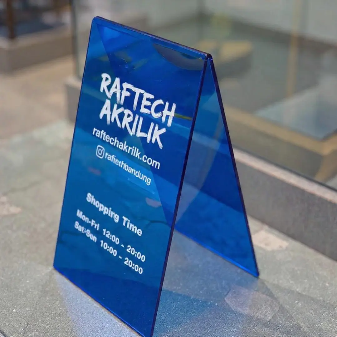 Akrilik Standing Papan nama akrilik