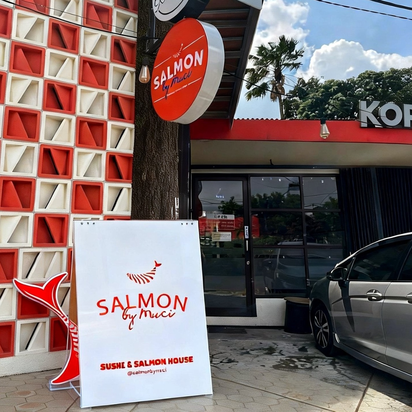 portofolio akrilik standing papan nama resto sushi dan salmon bekasi oleh raftech akrilik
